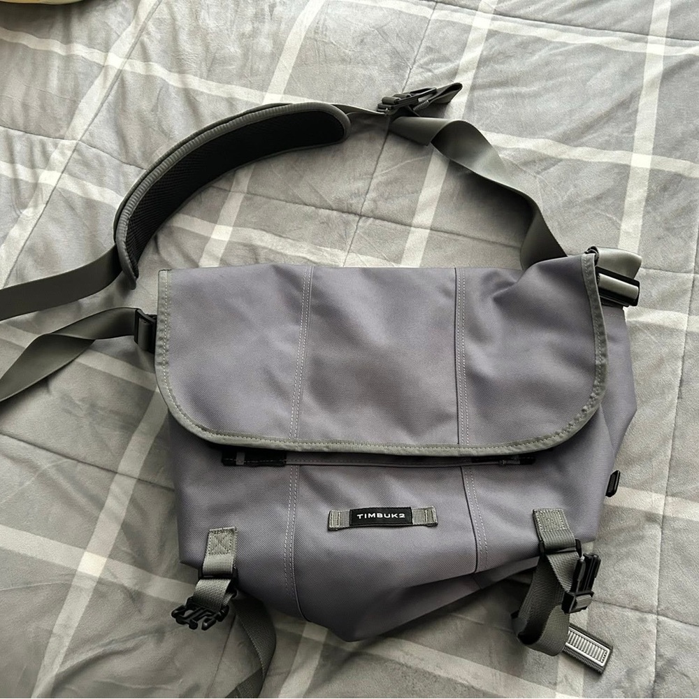 Timbuk2 Gray Modern Messenger Bag with Adjustable Straps